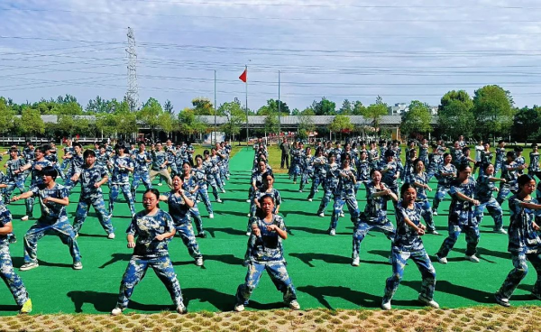 武汉高新职业技术学校2025级新